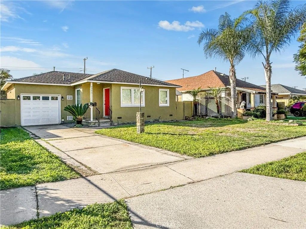 Photo of 2546 W Olive Avenue, Fullerton, CA 92833 (MLS # OC26000547)