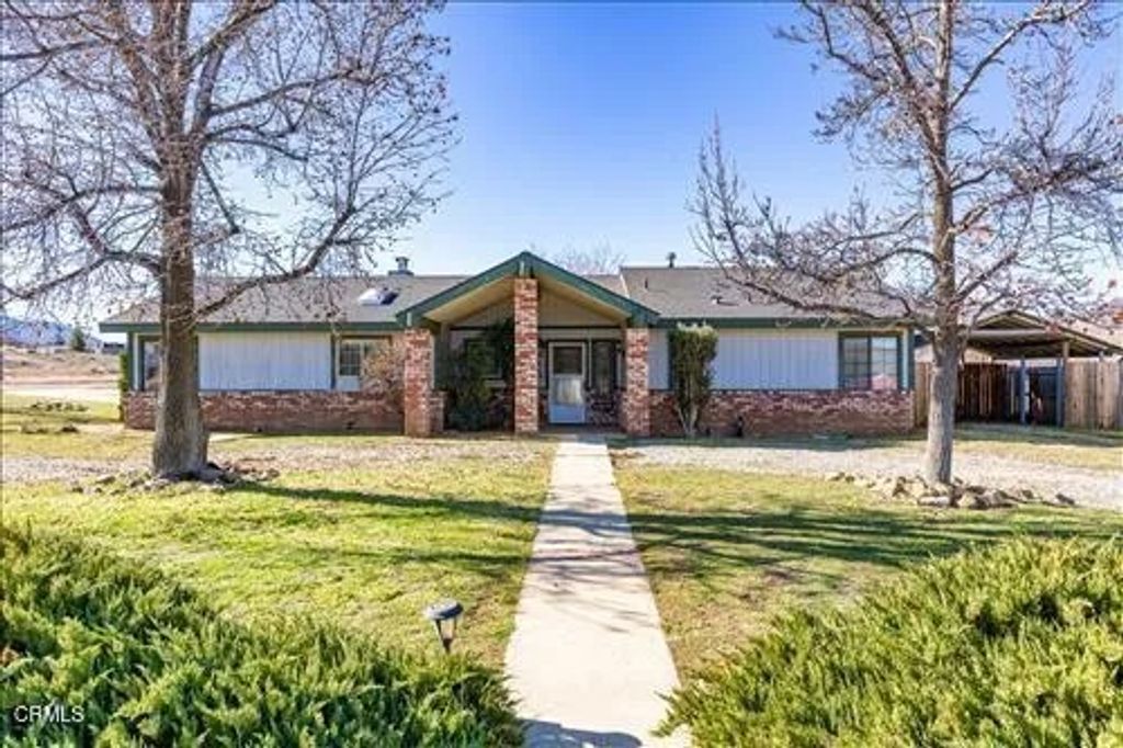Photo of 21101 Angel Street, Tehachapi, CA 93561 (MLS # V1-34101)