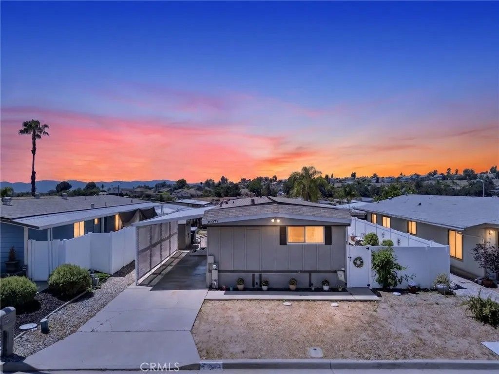 Photo of 38077 Via Del Largo, Murrieta, CA 92563 (MLS # SW26096683)