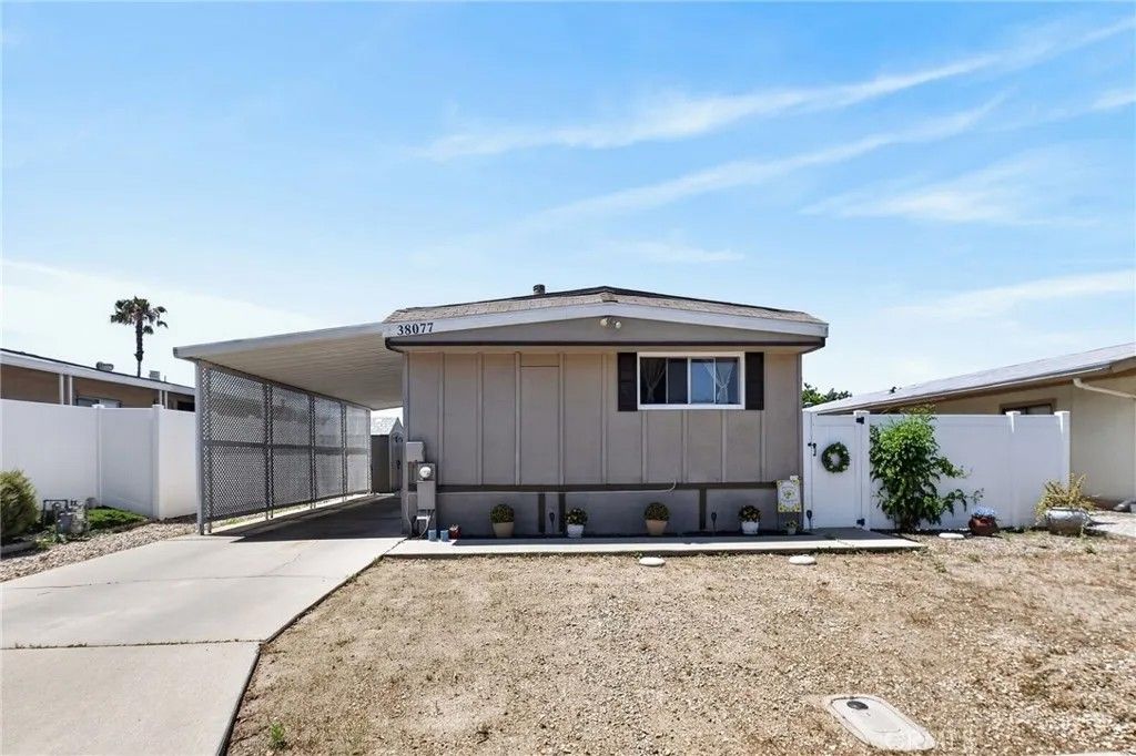 Photo of 38077 Via Del Largo, Murrieta, CA 92563 (MLS # SW26096683)