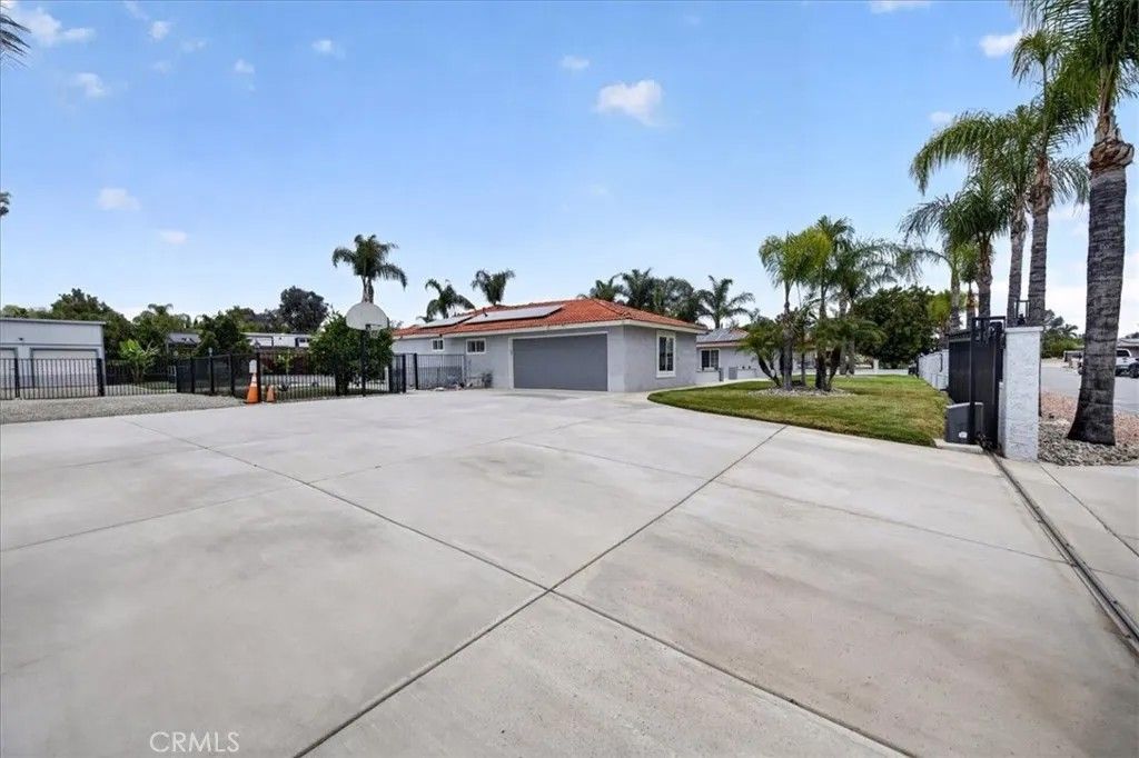 Photo of 16435 Lois LN, Riverside, CA 92504 (MLS # IV26098232)