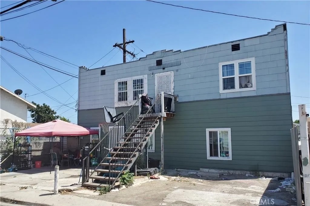 920 S La Verne