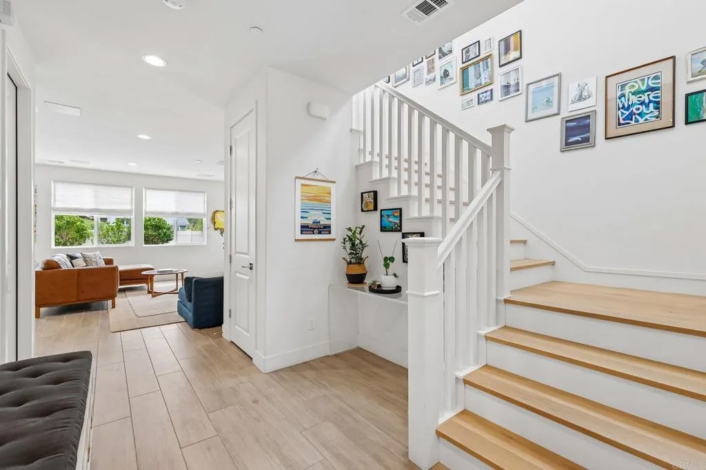 633 Manzanita Ln
