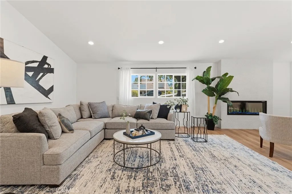 4515 Park Livorno