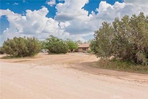 Tiny photo for 2212 W Avenue O8, Palmdale, CA 93551 (MLS # SR26068561)