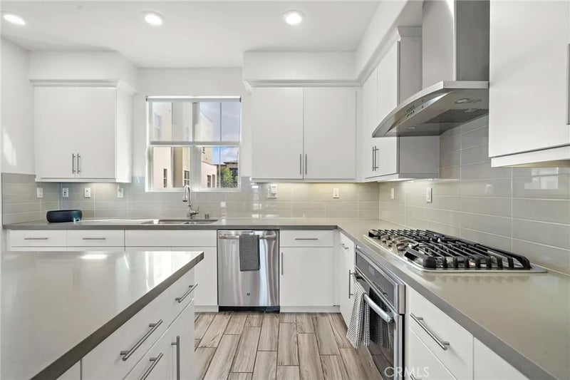 144 Paramount
