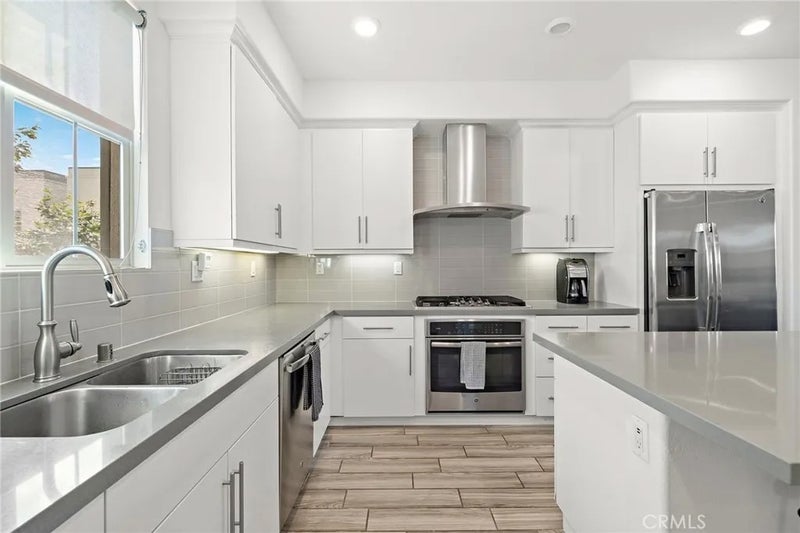 144 Paramount