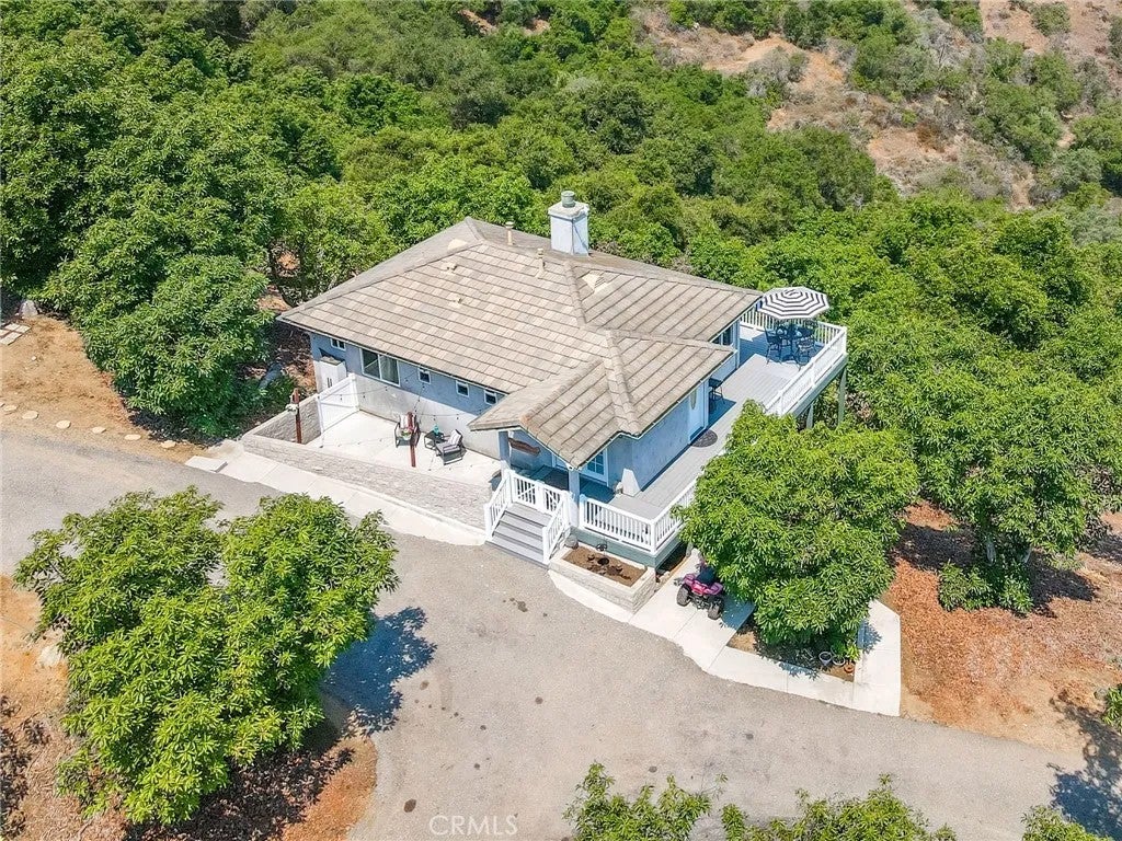 Photo of 2125 Puerto Del Mundo, Fallbrook, CA 92028 (MLS # ND26156506)