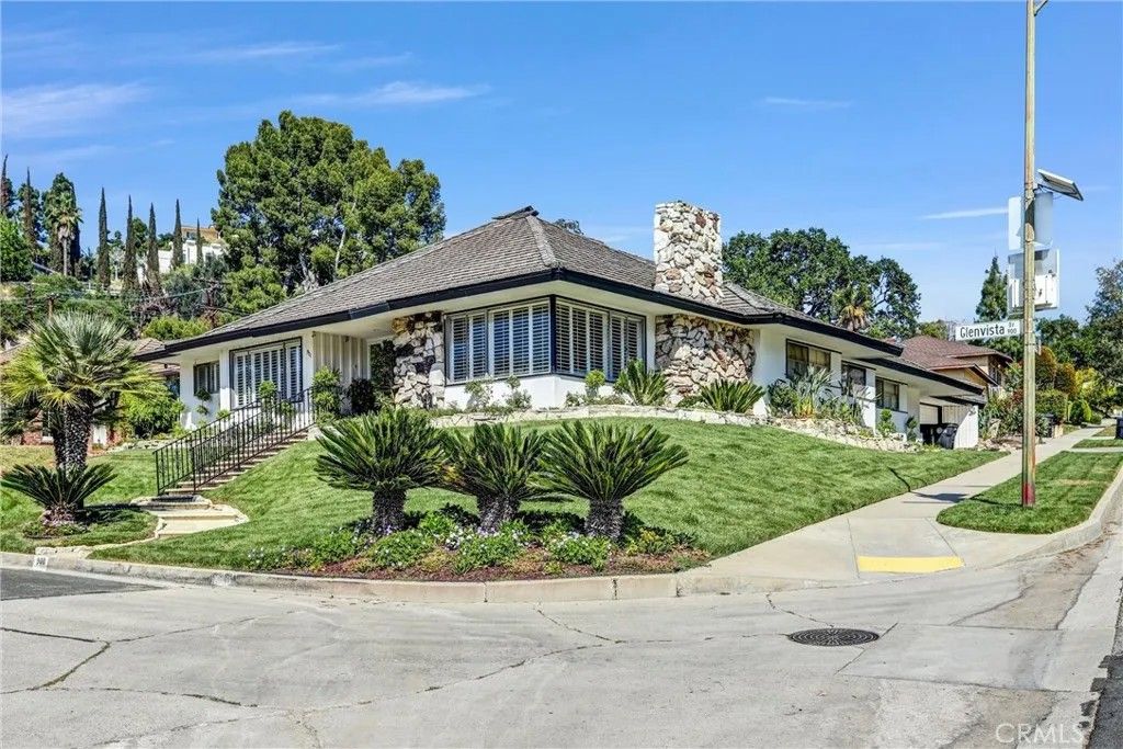 Photo of 900 Glenvista Dr, Glendale, CA 91206 (MLS # GD26062104)