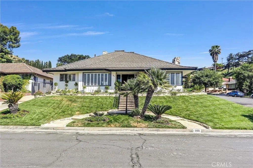 Photo of 900 Glenvista Dr, Glendale, CA 91206 (MLS # GD26062104)