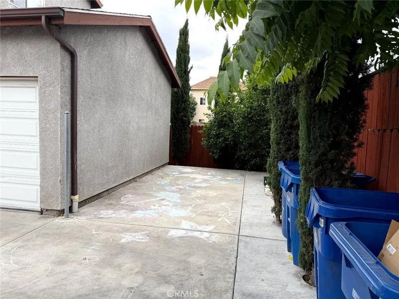 145 E 36th
