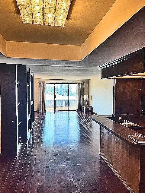 4454 Ventura Canyon Road 304