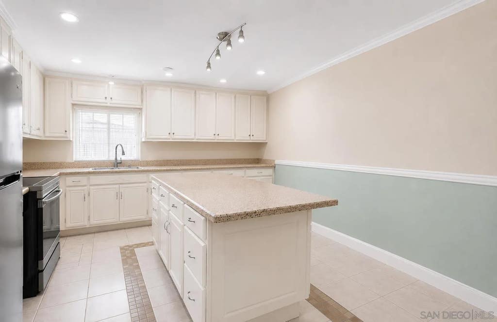 Photo of 238 Regency Ct #C, Chula Vista, CA 91911 (MLS # 260016881)