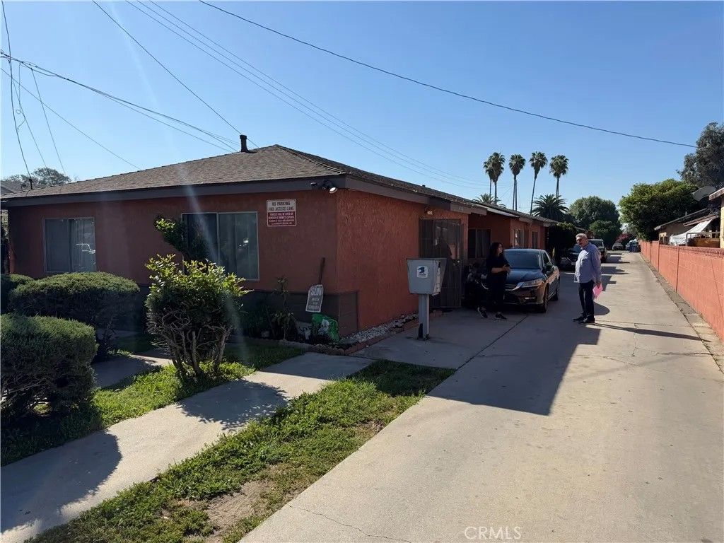Photo of 4710 Live Oak St, Cudahy, CA 90201 (MLS # SB26062889)