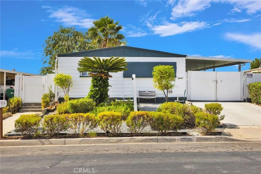 Photo of 38591 Via Escarlata, Murrieta, CA 92563 (MLS # CV26115927)