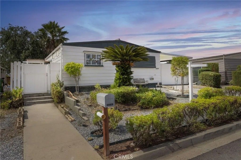 Photo of 38591 Via Escarlata, Murrieta, CA 92563 (MLS # CV26115927)