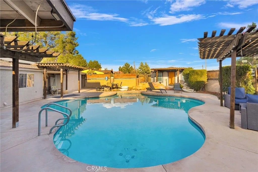 Photo of 14415 Erie Rd, Apple Valley, CA 92307 (MLS # IG26012873)