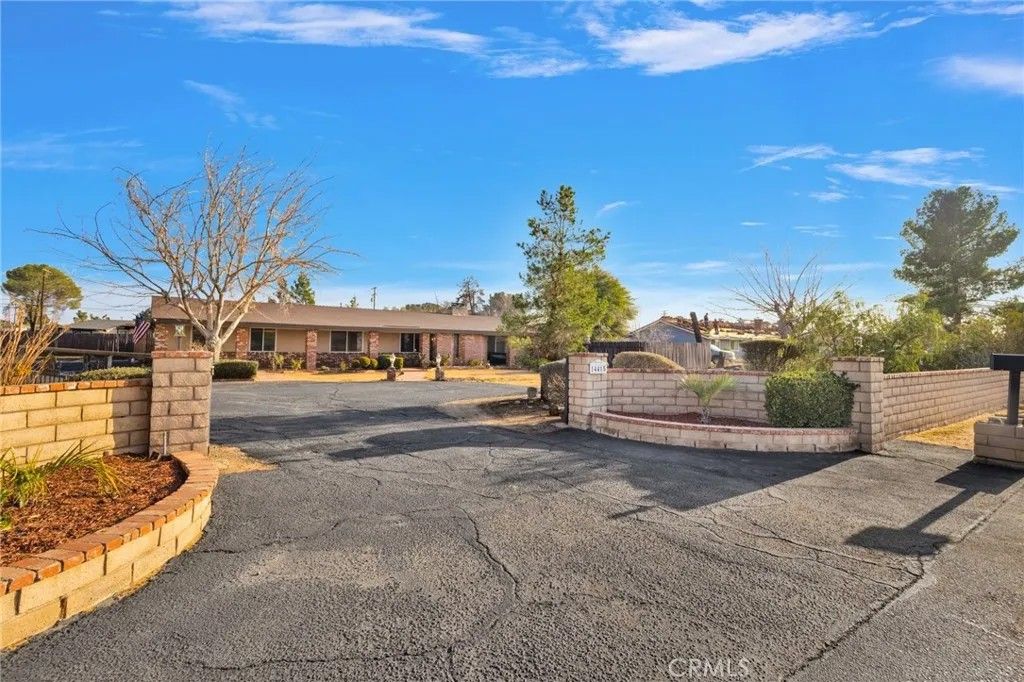 Photo of 14415 Erie Rd, Apple Valley, CA 92307 (MLS # IG26012873)