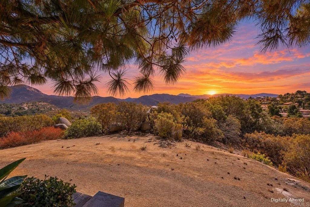 3129 Via Viejas