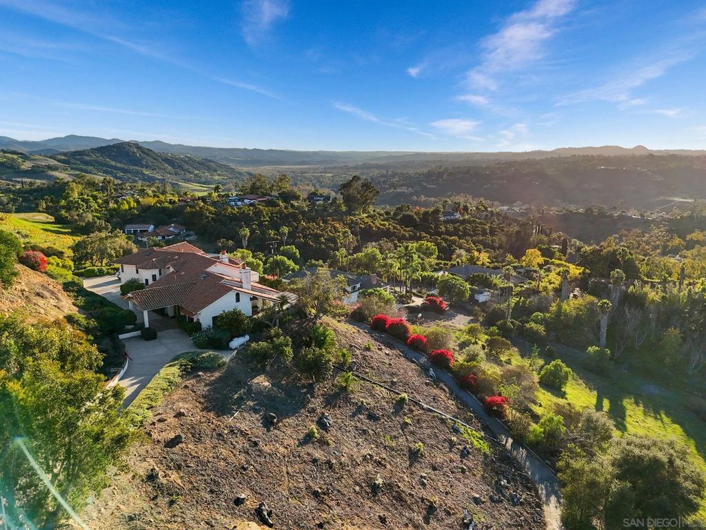 Photo of 2323 Wilt Rd, Fallbrook, CA 92028 (MLS # 250045376)
