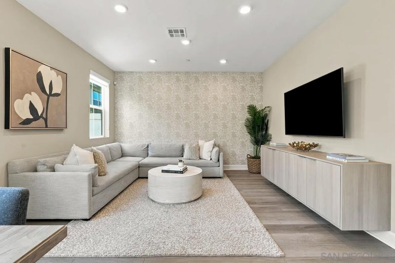 8246 Waverly