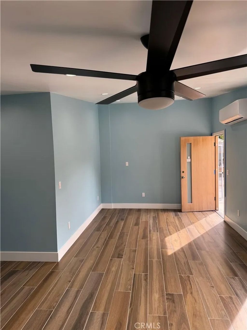 Photo of 6439 Graves Avenue, Lake Balboa, CA 91605 (MLS # SR26034238)