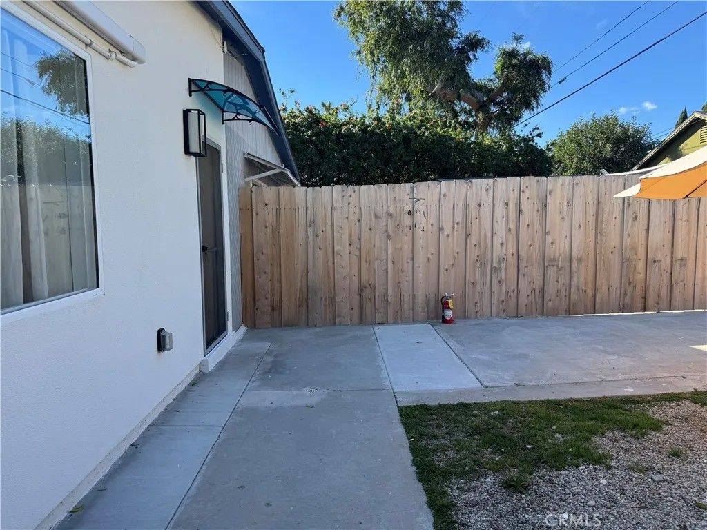 Photo of 6439 Graves Avenue, Lake Balboa, CA 91605 (MLS # SR26034238)