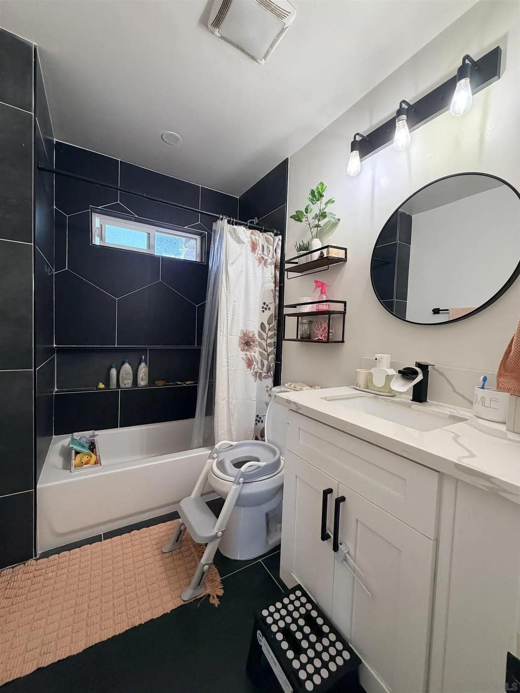 Photo of 1171 Woodrail Dr, Vista, CA 92083 (MLS # 260016878)