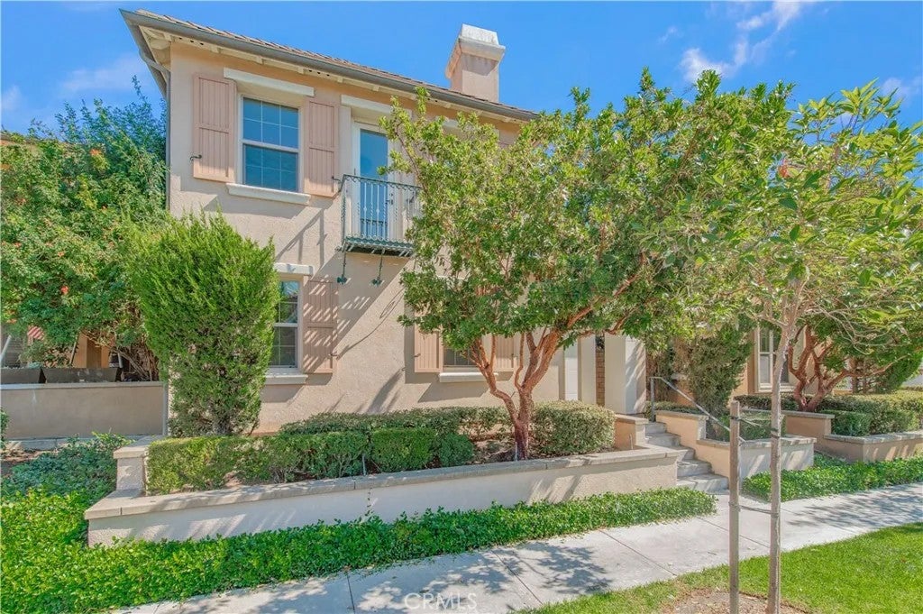 83 Twin Gables