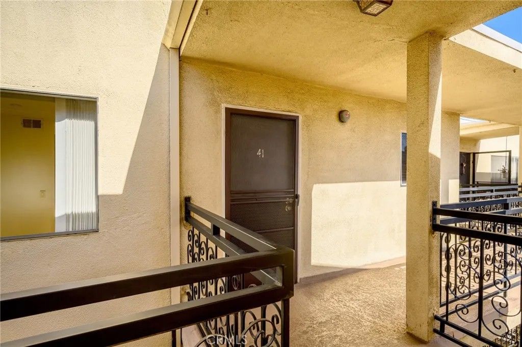 Photo of 1236 N Columbus Avenue #12, Glendale, CA 91202 (MLS # GD25247901)