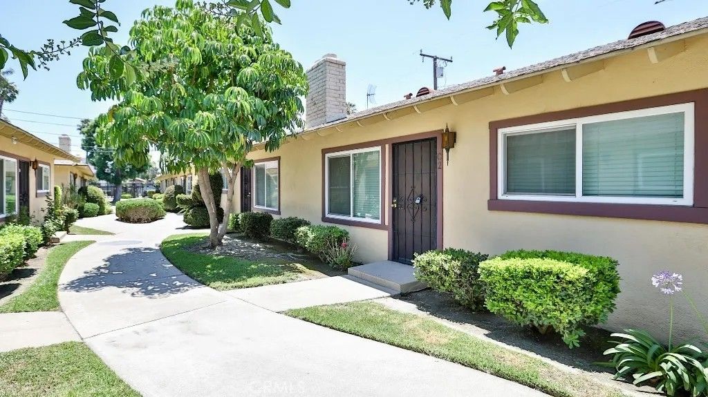 Photo of 1531 E La Palma Avenue #C2, Anaheim, CA 92805 (MLS # OC25239737)