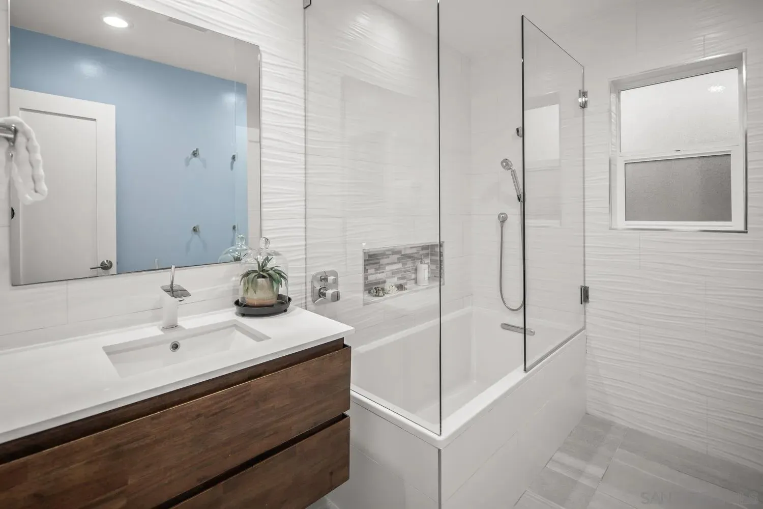 Coronado, California 92118, United States, 3 Bedrooms Bedrooms, ,3 BathroomsBathrooms,Residential,Active,192150