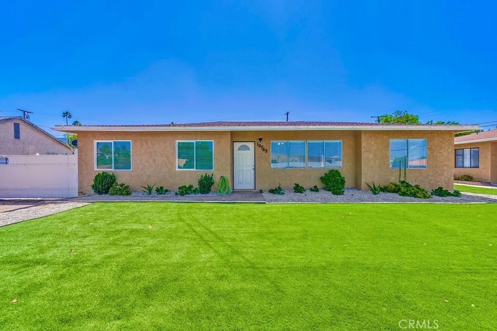 Photo of 19789 Evelyn St, Corona, CA 92881 (MLS # IV25254586)