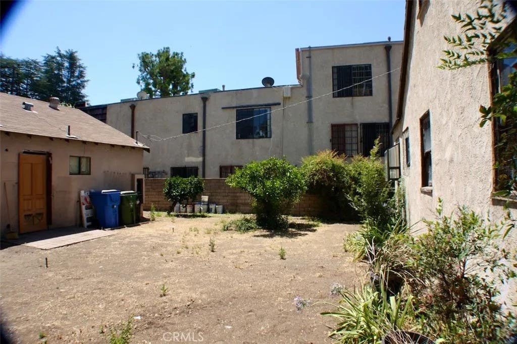 Photo of 5739 Hazeltine AVE, Van Nuys, CA 91401 (MLS # SR26173899)