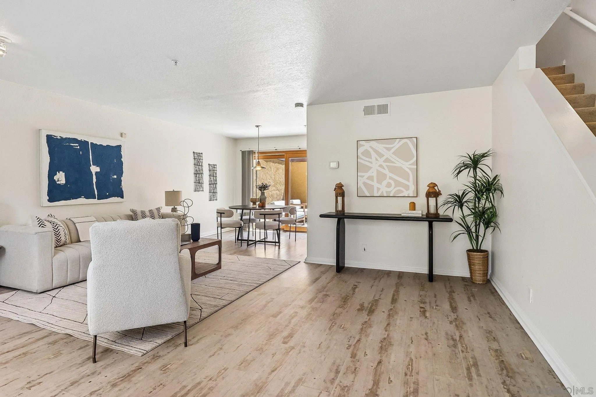 1680 N Coast Highway 101 30