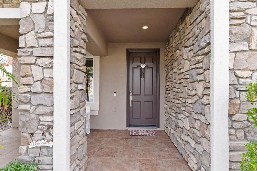 Photo of 35965 Darcy Pl, Murrieta, CA 92562 (MLS # NDP2601660)