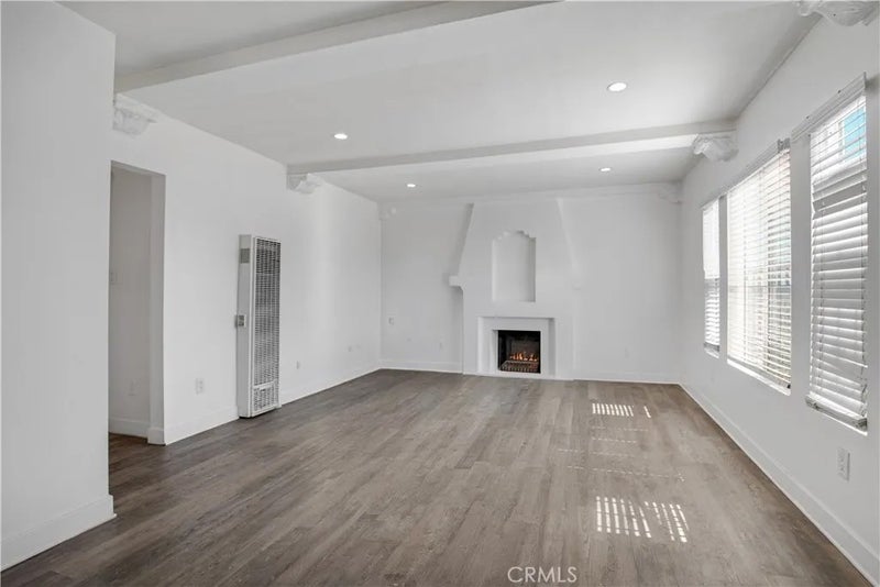 522 W 82nd St