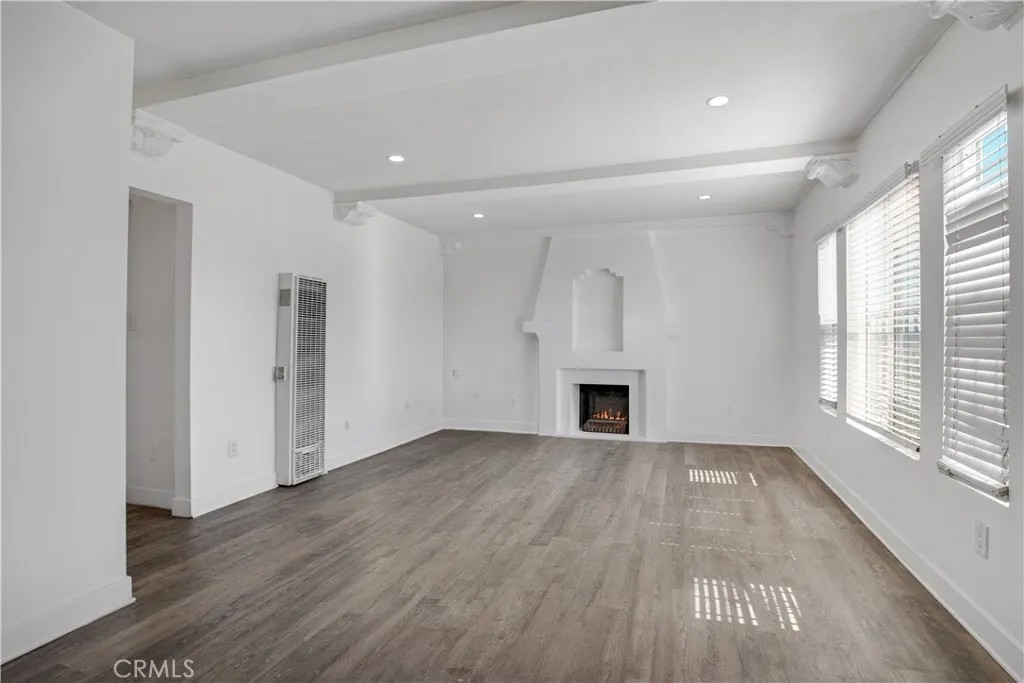 522 W 82nd St