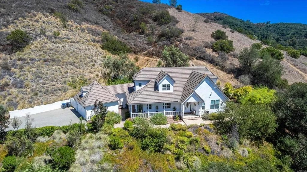 45562 La Cruz Drive