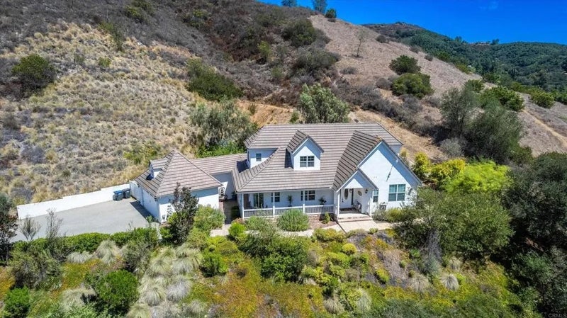 45562 La Cruz Drive