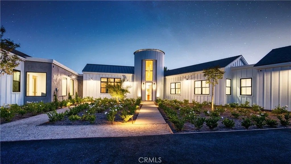 Photo of 39241 Corte Venture, Temecula, CA 92592 (MLS # SW25274536)