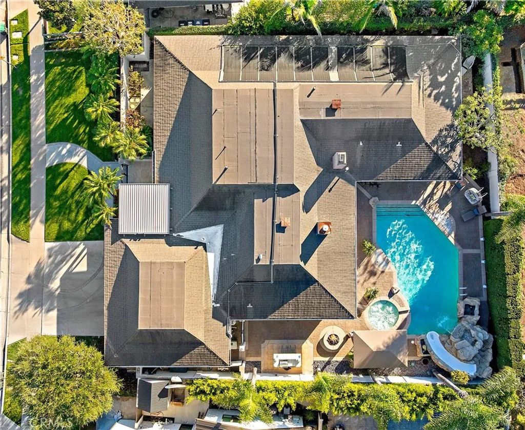 Photo of 1423 Santiago Drive, Newport Beach, CA 92660 (MLS # NP26003068)