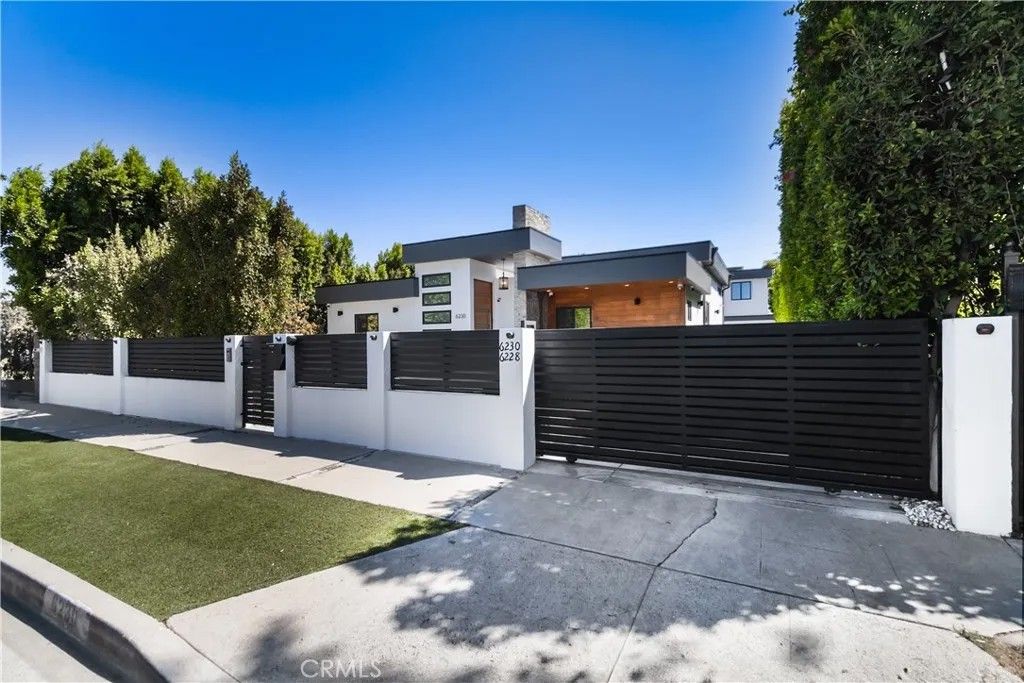 Photo of 6230 Beeman Avenue, North Hollywood, CA 91606 (MLS # SR25239750)