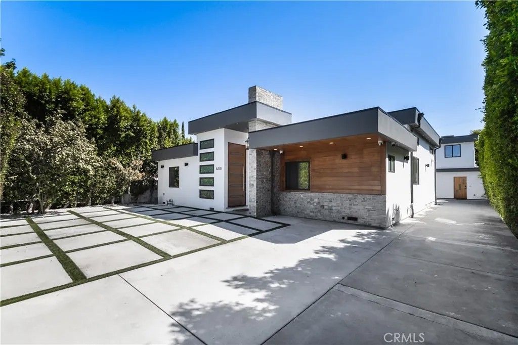 Photo of 6230 Beeman Avenue, North Hollywood, CA 91606 (MLS # SR25239750)