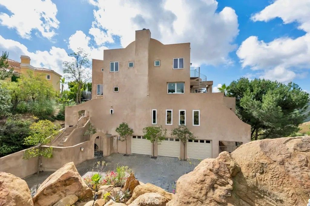 Photo of 28 Ranchero Rd, Bell Canyon, CA 91307 (MLS # SR26070432)