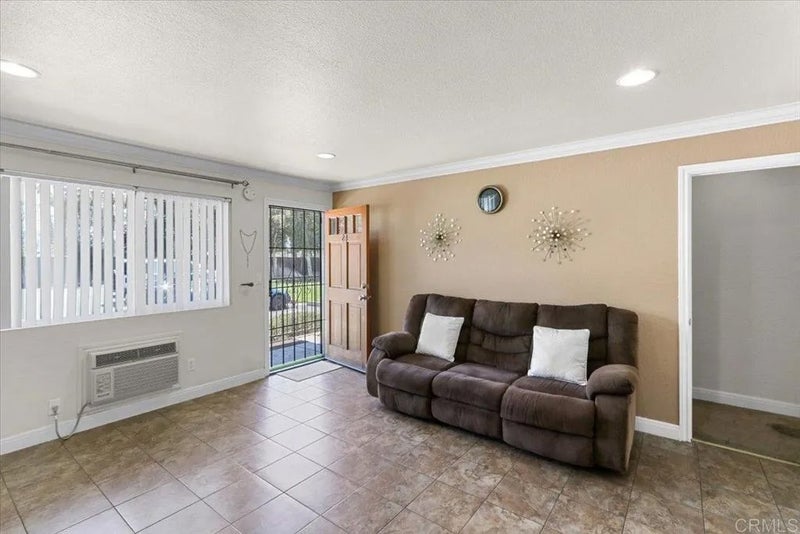 390 N 1st St 23