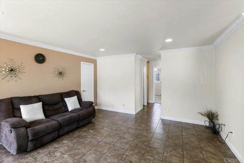 390 N 1st St 23