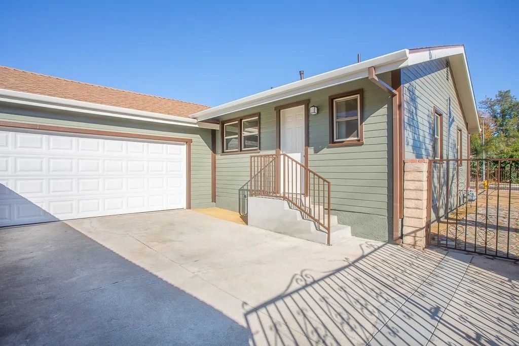 Photo of 21511 Bassett St, Canoga Park, CA 91303 (MLS # SR25236222)