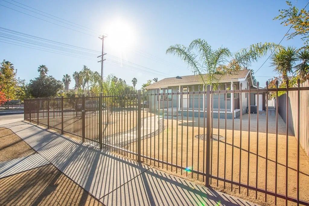 Photo of 21511 Bassett St, Canoga Park, CA 91303 (MLS # SR25236222)