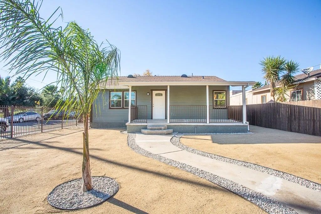 Photo of 21511 Bassett St, Canoga Park, CA 91303 (MLS # SR25236222)